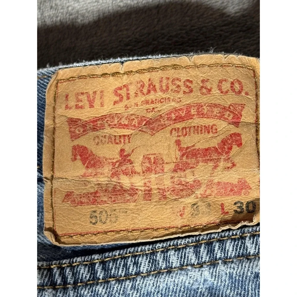 Levi's 505 Jeans Mens 33x27 Light Wash Blue Straight Leg Regular Fit Frayed Hem